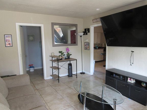 4th image of 552 S Sierra Vista Ave