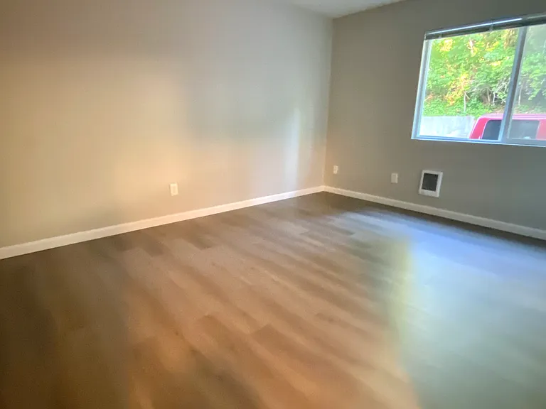 1011 SW Curry St #10 — Photo 8