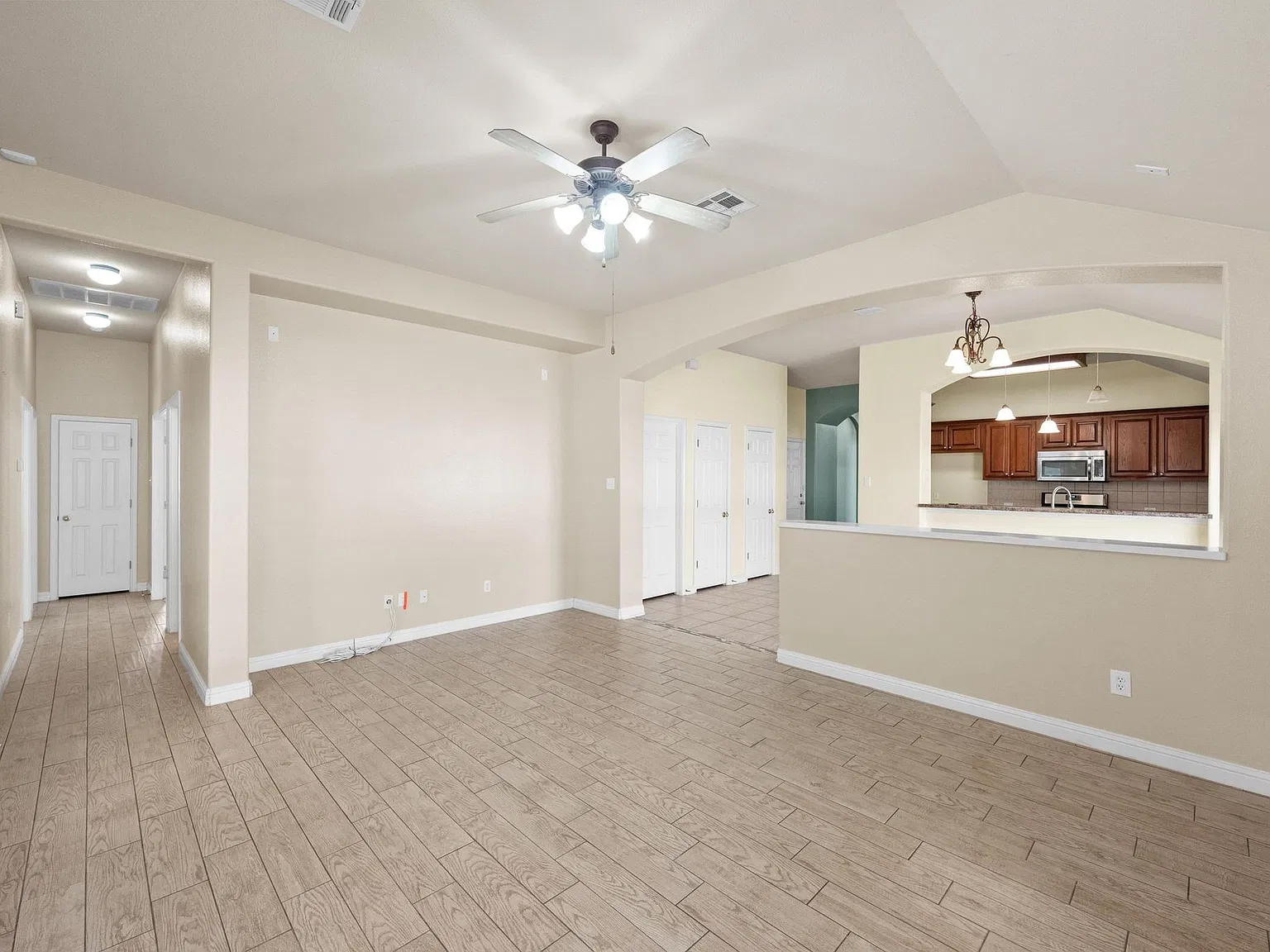 3 bed, 2.0 bath, 1763 sqft, $2,300 — Photo 4