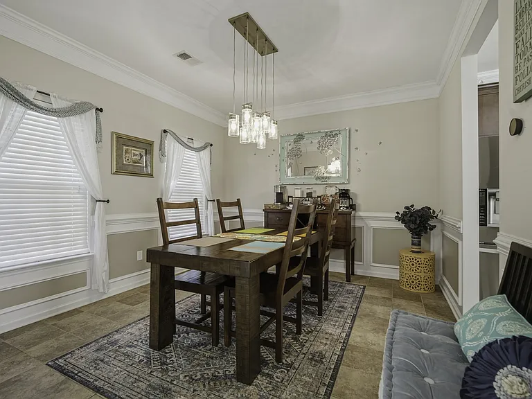225 Urbano Ln — Photo 11