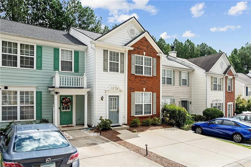 2 bed, 2.5 bath, 1428 sqft, $1,900 — Photo 2