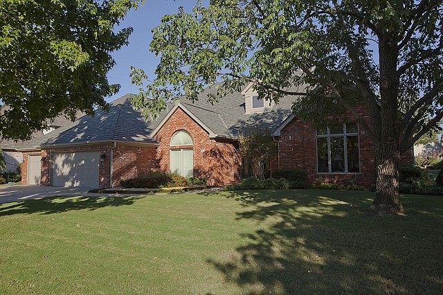 Brick home in Southern Oaks Estates.