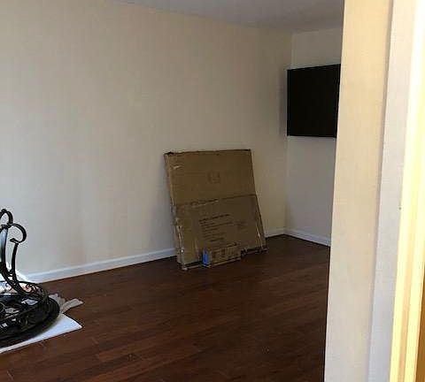 5th image of 1129 Arlington Blvd #129