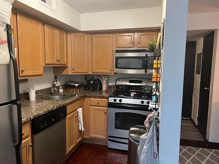 325 S Highland Ave — Photo 8
