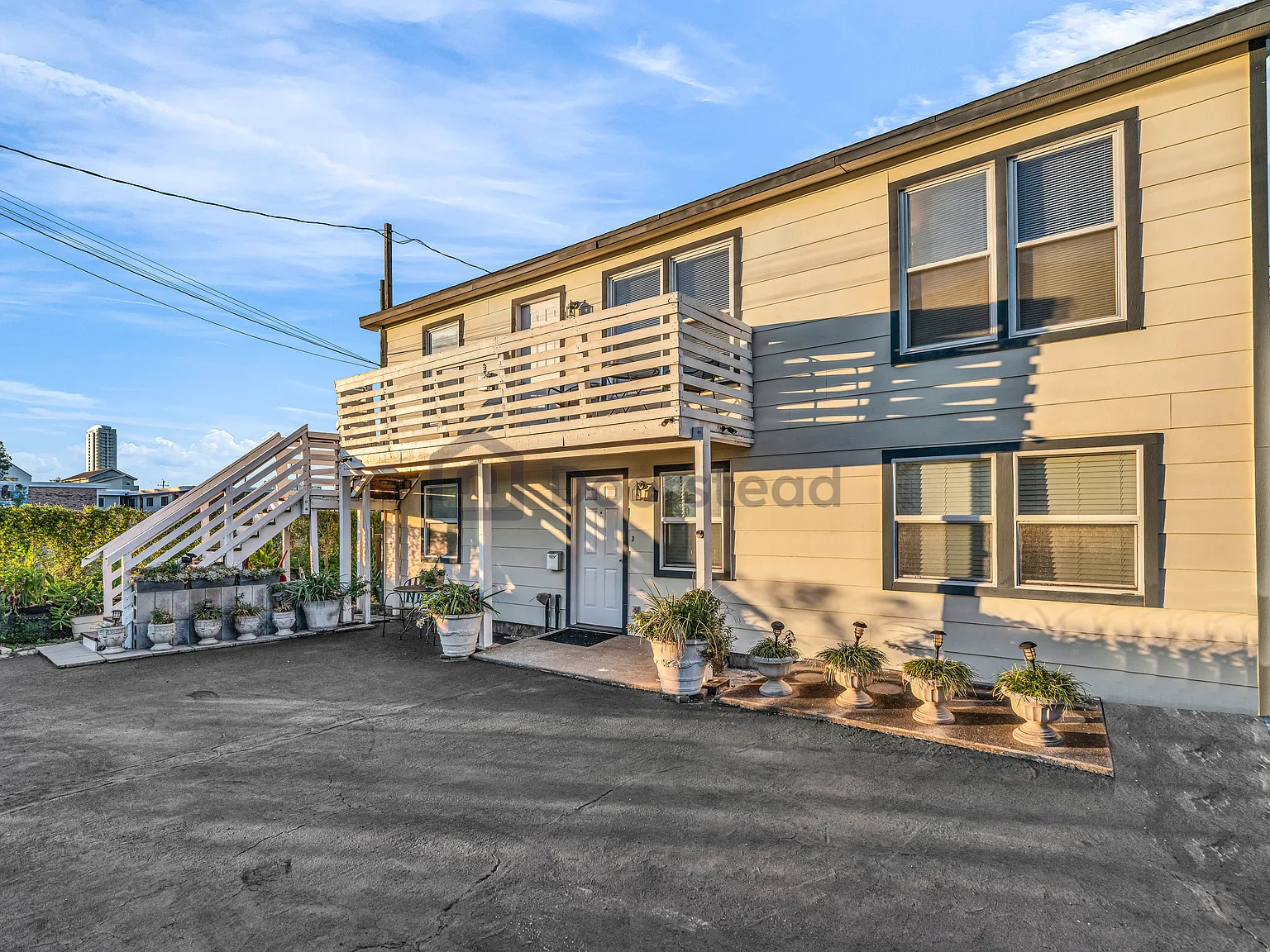 1 bed, 1.0 bath, 836 sqft, $1,350 — Photo 2