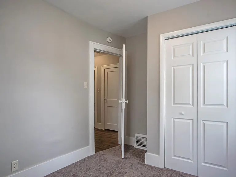 2715 W 6th St — Photo 11