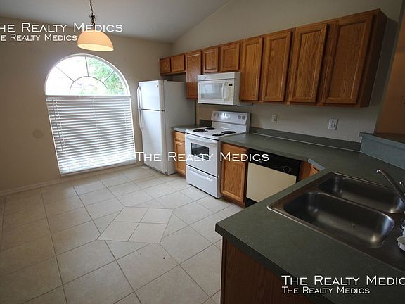 4th image of 411 Albatross Ct