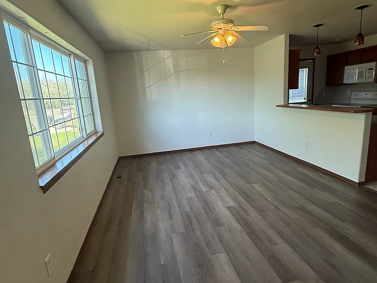 216 Deangela Dr — Photo 2