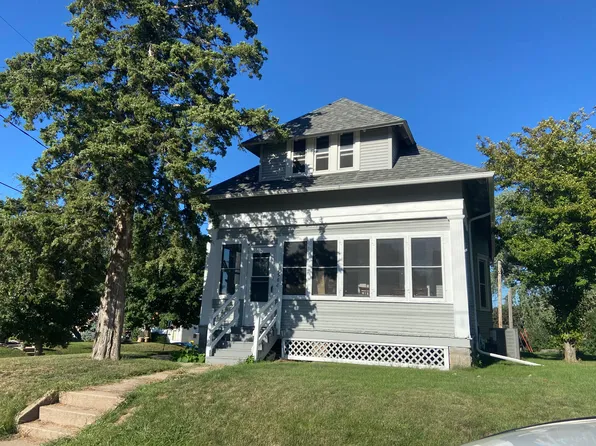 1586 Mount Pleasant St, Dubuque, IA 52001