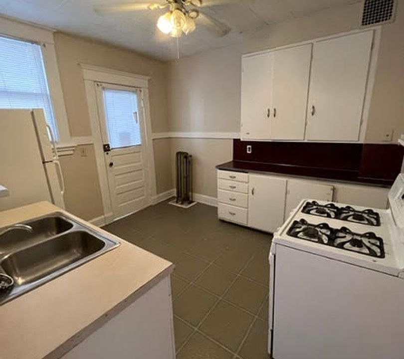 811 E 14th Apartment Rentals Davenport, IA Zillow