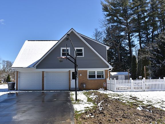 4th image of 1079 Lakemont Dr
