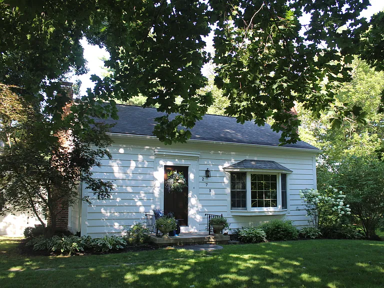 275 Woodland Dr — Photo 3