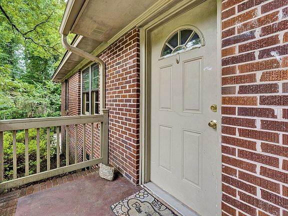 4th image of 6 Woodburn Dr