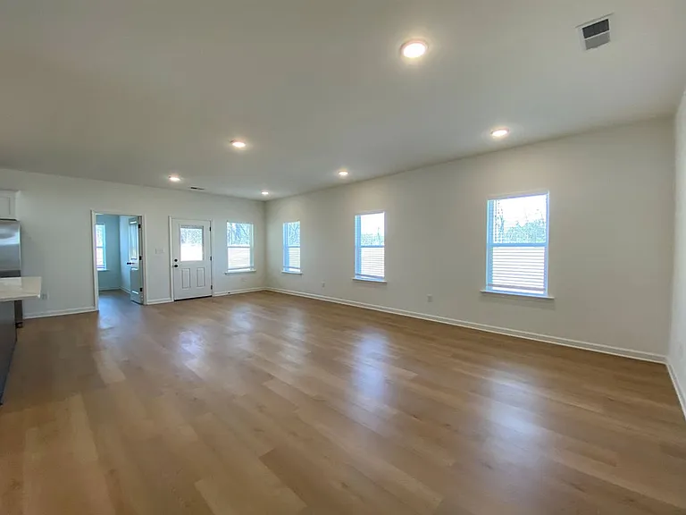 119 Oak Ave — Photo 3