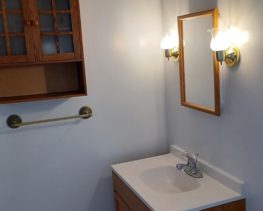 1st image of 33 Grove St Floor 2