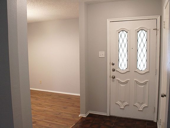 5th image of 15306 Wood Br