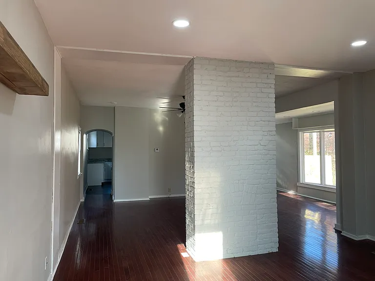 494 Reinhard Ave — Photo 5