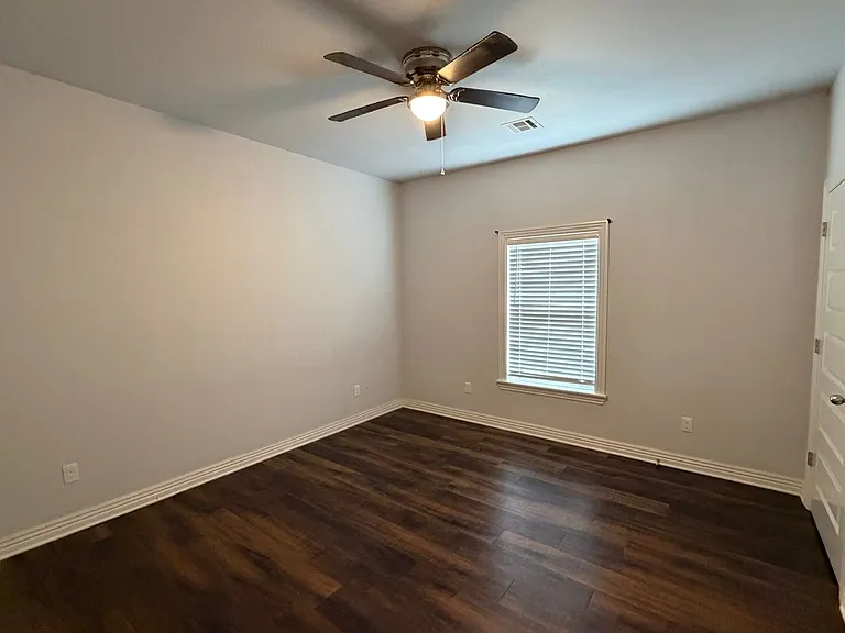 2307 Brook Ln — Photo 8