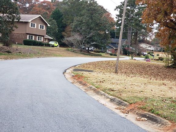 5th image of 2525 Country Club Dr SE