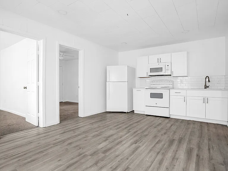 709 W Sam Rayburn Dr #E — Photo 12
