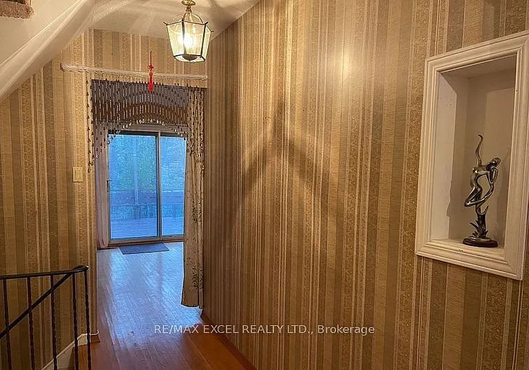 44 Applemore Rd W — Photo 11