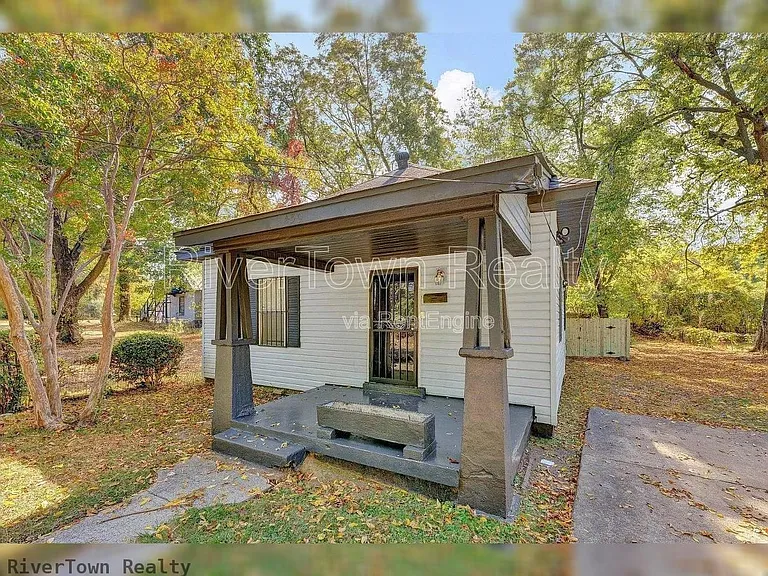 439 Simpson Ave — Photo 2