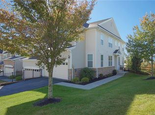 2101 Hawthorn Way, New Windsor, NY 12553
