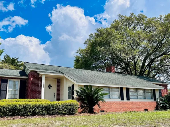 711 College St, Eastman, GA 31023