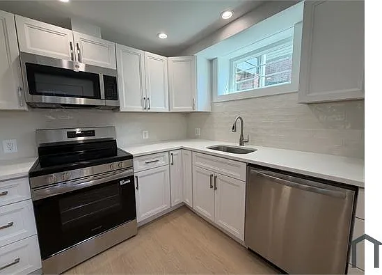1001 Douglas St NE #C — Photo 8