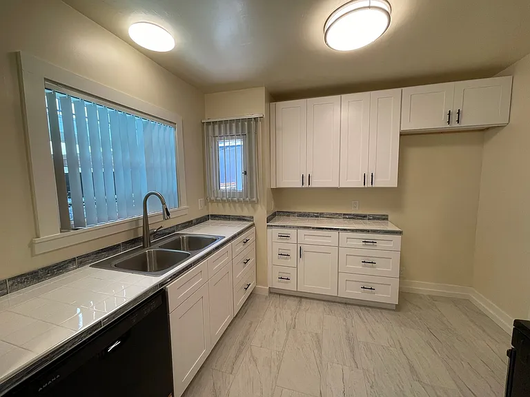 204-206 N. Cedar St. — Photo 14