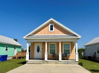 111 Ocean View Dr, Mexico Beach, FL 32456