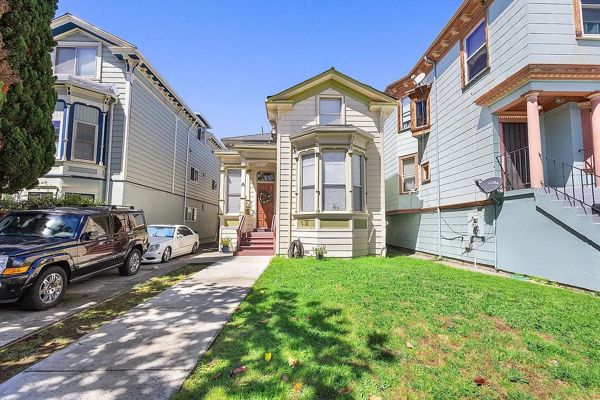 Building Photo - 1431 Linden St #B