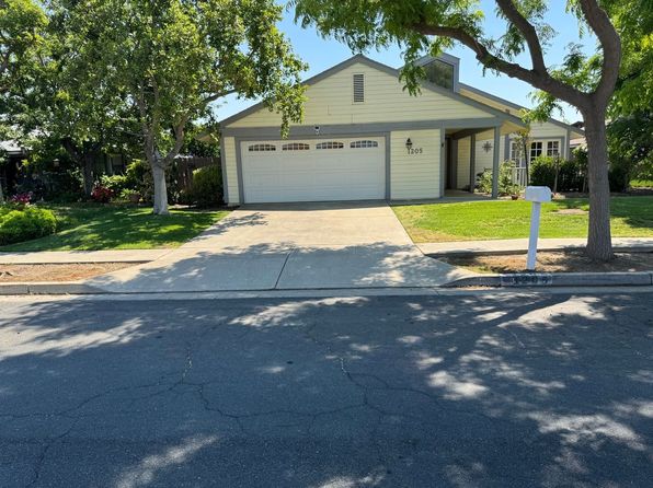 1205 Dominic Way, Hanford, CA