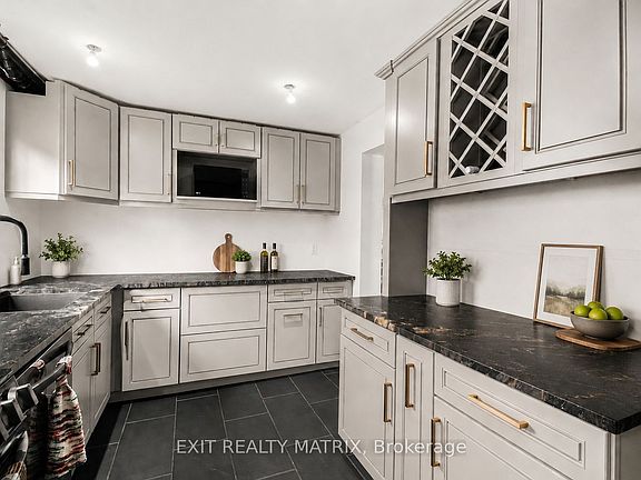 5th image of 489 Rougemount Cres