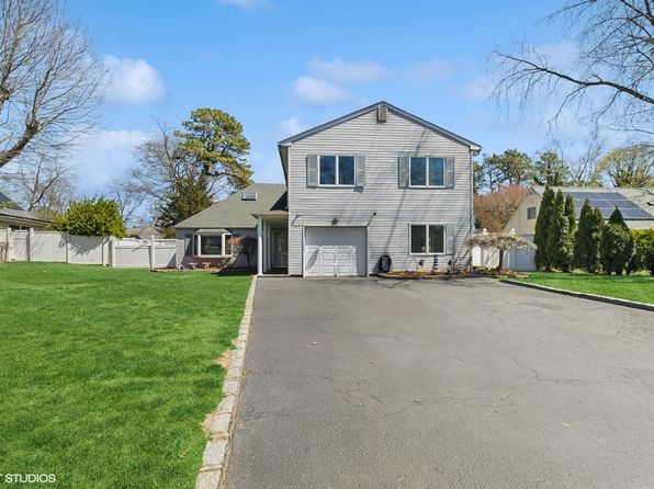 169 Serpentine Ln, Islandia, NY 11749