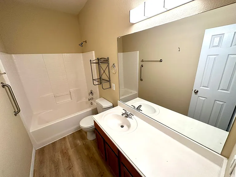 221 Creekwood Dr — Photo 13