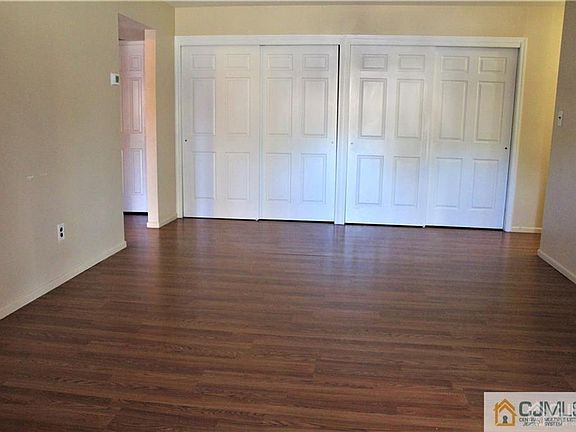 4th image of 604 Sharon Garden Ct