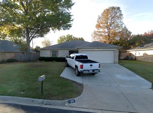 125 Springhill Dr, Hurst, TX 76054