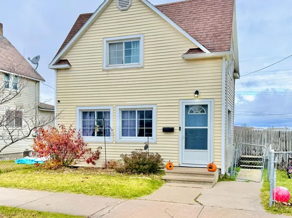 212 N Court St, Gladstone, MI 49837