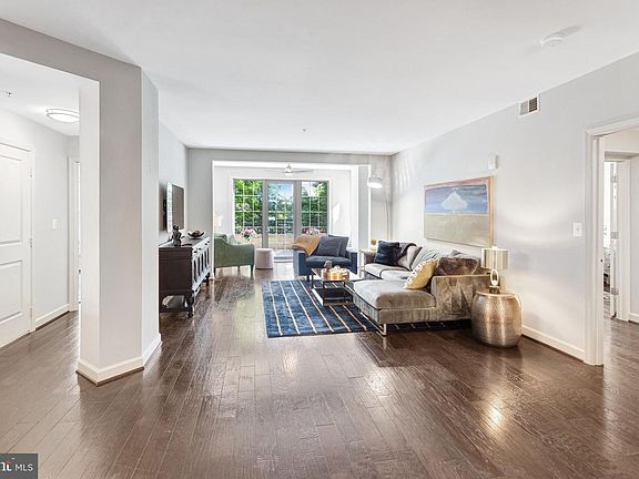 4th image of 485 Harbor Side St APT 204
