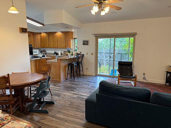 5th image of 429 Maple Ave