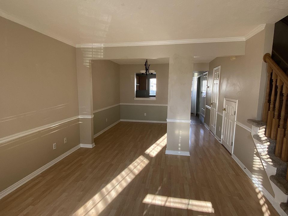 1st image of 1017 Eastgate Dr #1