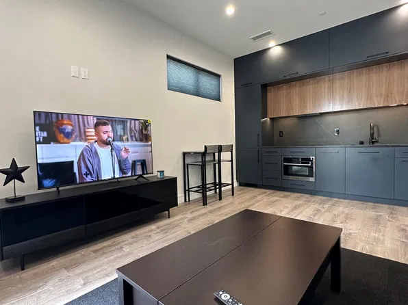 6645 Quakertown Ave, Winnetka, CA 91306