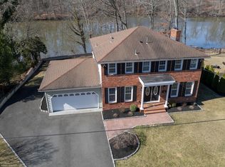 615 Queen St, West Deptford, NJ 08096