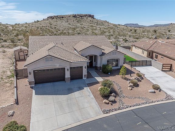 3rd image of 2237 Mesa Drive