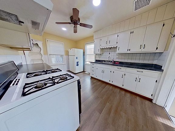 4th image of 1121 Roosevelt Ave