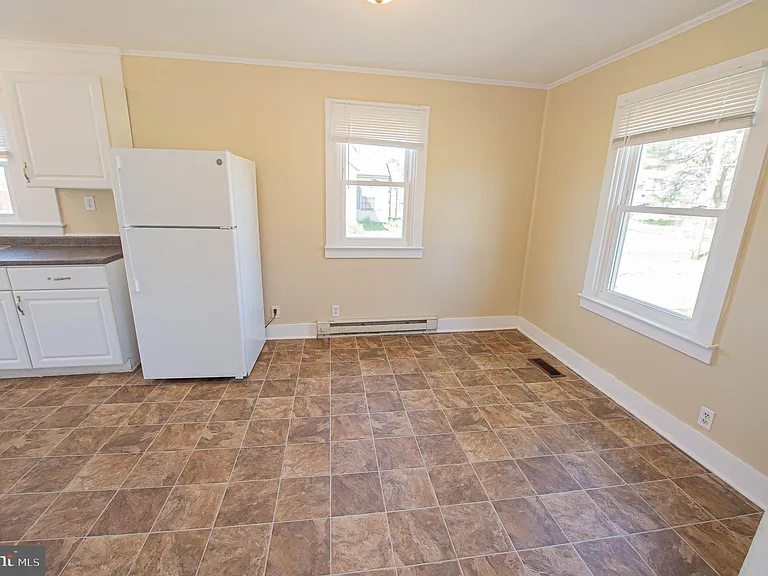 602 E Main St — Photo 23