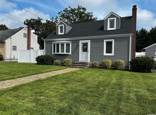 91 Annanias Ave, Patchogue, NY 11772