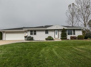 13801 Gretchen Ct, Sherrill, IA 52073