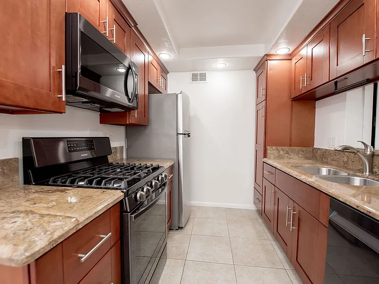 2323 Huntington St #902 — Photo 5